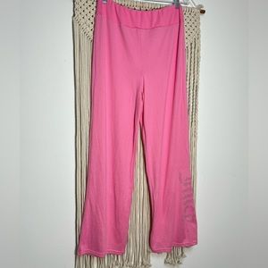Juicy couture rhinestone Barbie pink flared pink sleepwear pants.
Size XL